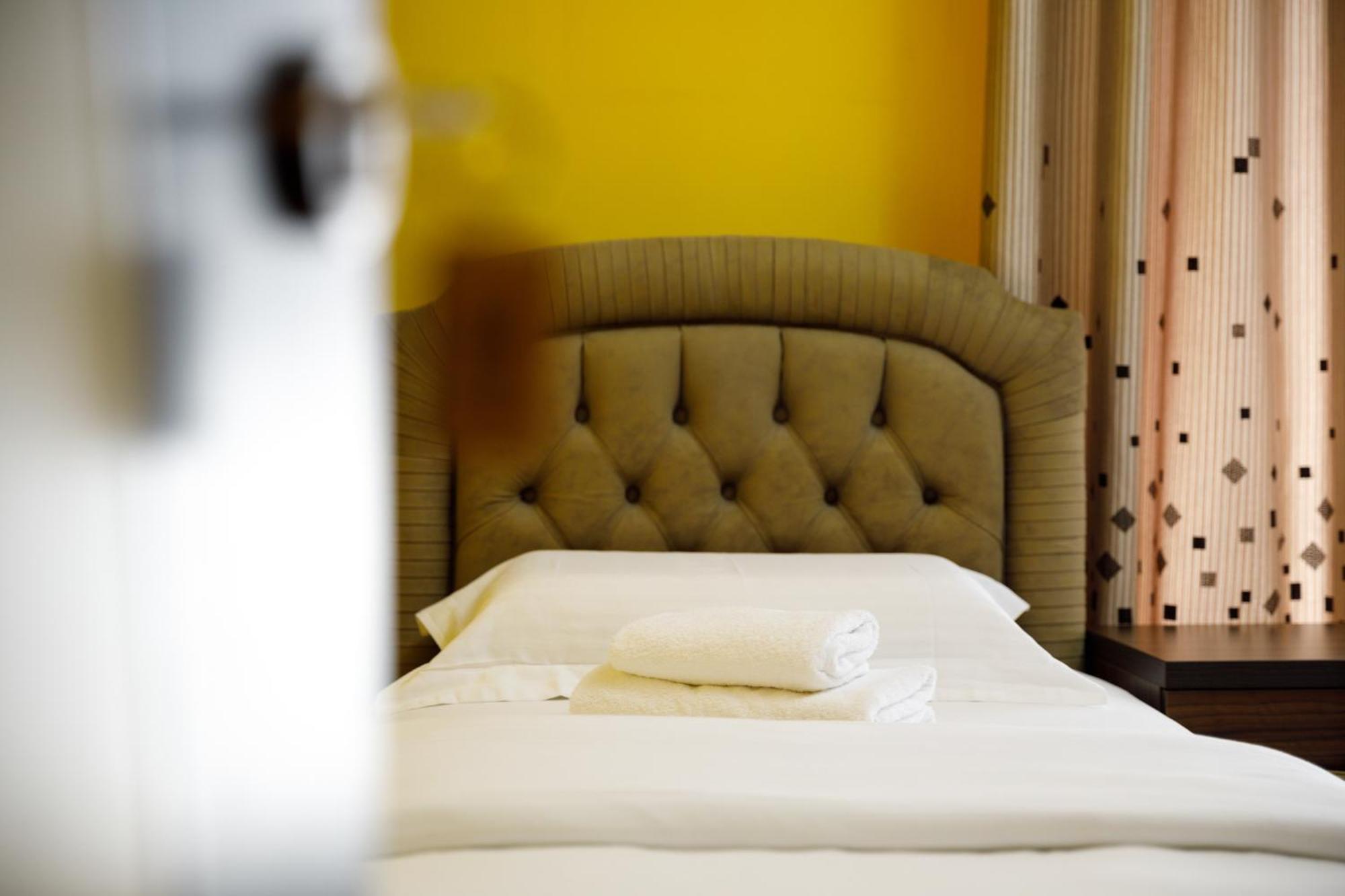 Bora Hotel Гирокастра Экстерьер фото