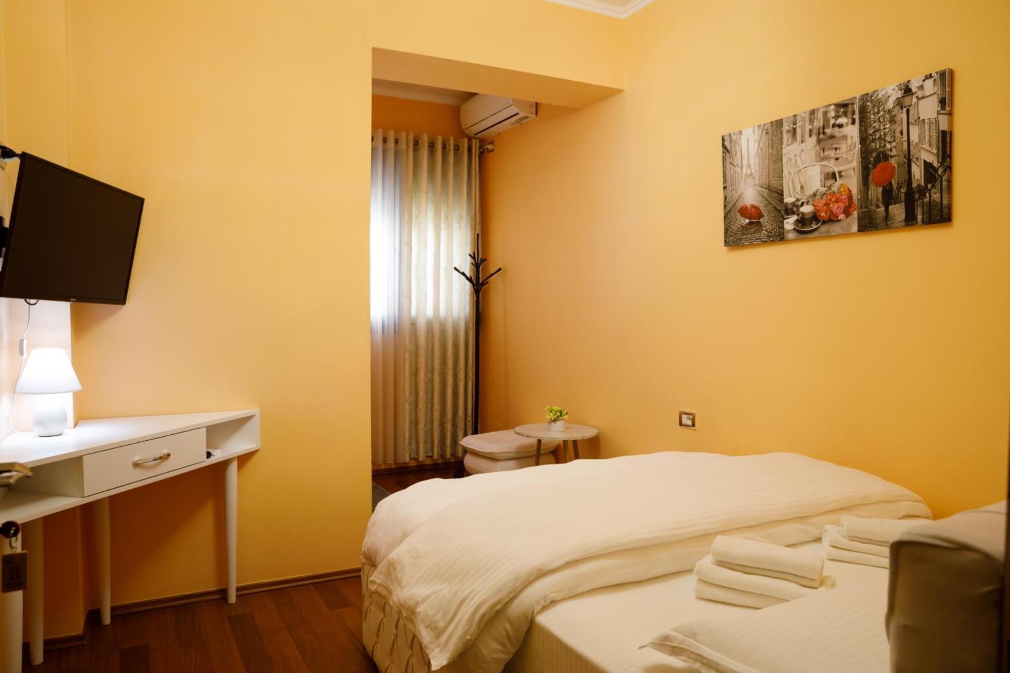 Bora Hotel Гирокастра Экстерьер фото