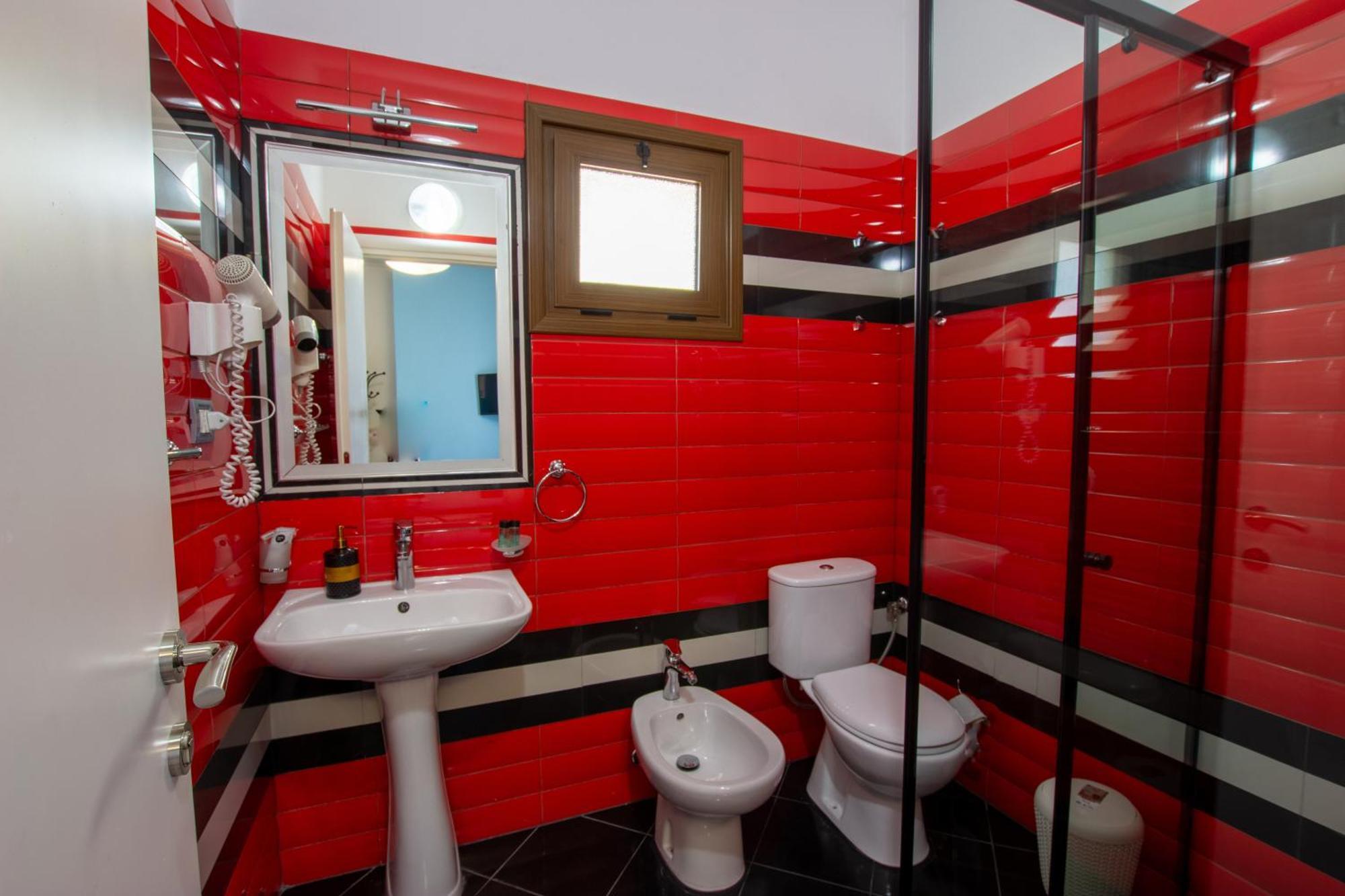 Bora Hotel Гирокастра Экстерьер фото