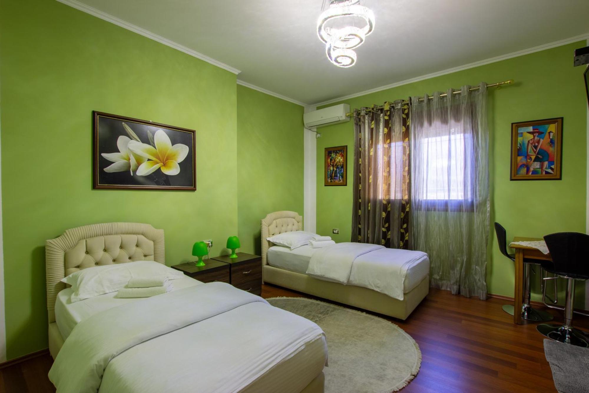 Bora Hotel Гирокастра Экстерьер фото