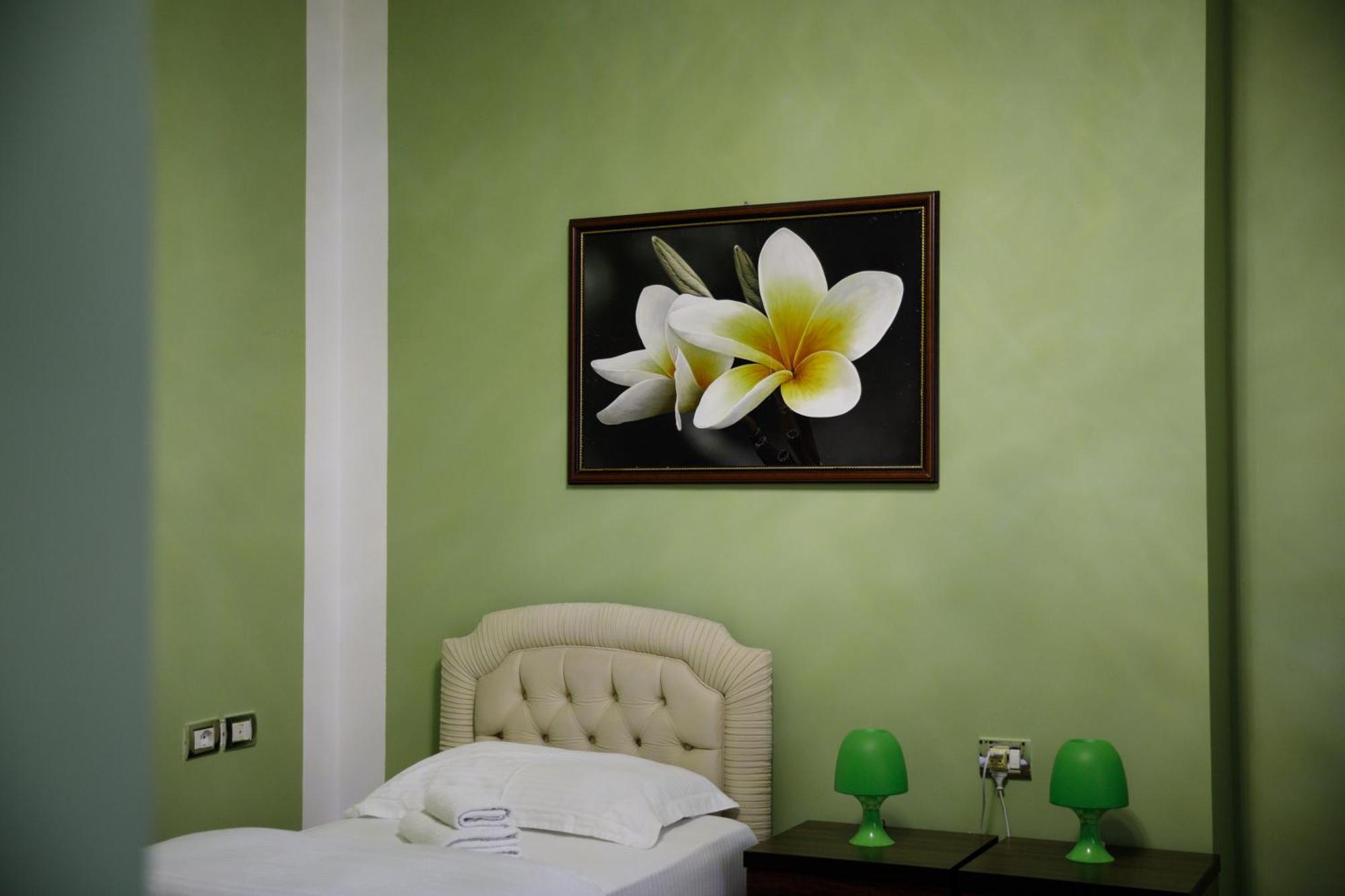 Bora Hotel Гирокастра Экстерьер фото