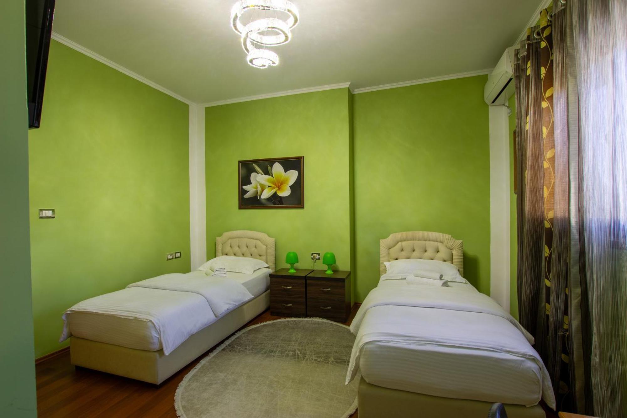 Bora Hotel Гирокастра Экстерьер фото