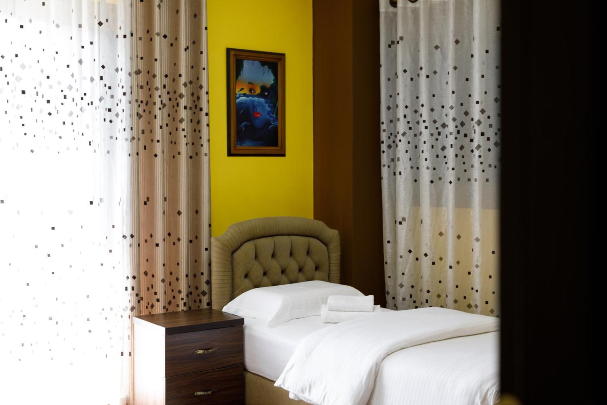 Bora Hotel Гирокастра Экстерьер фото