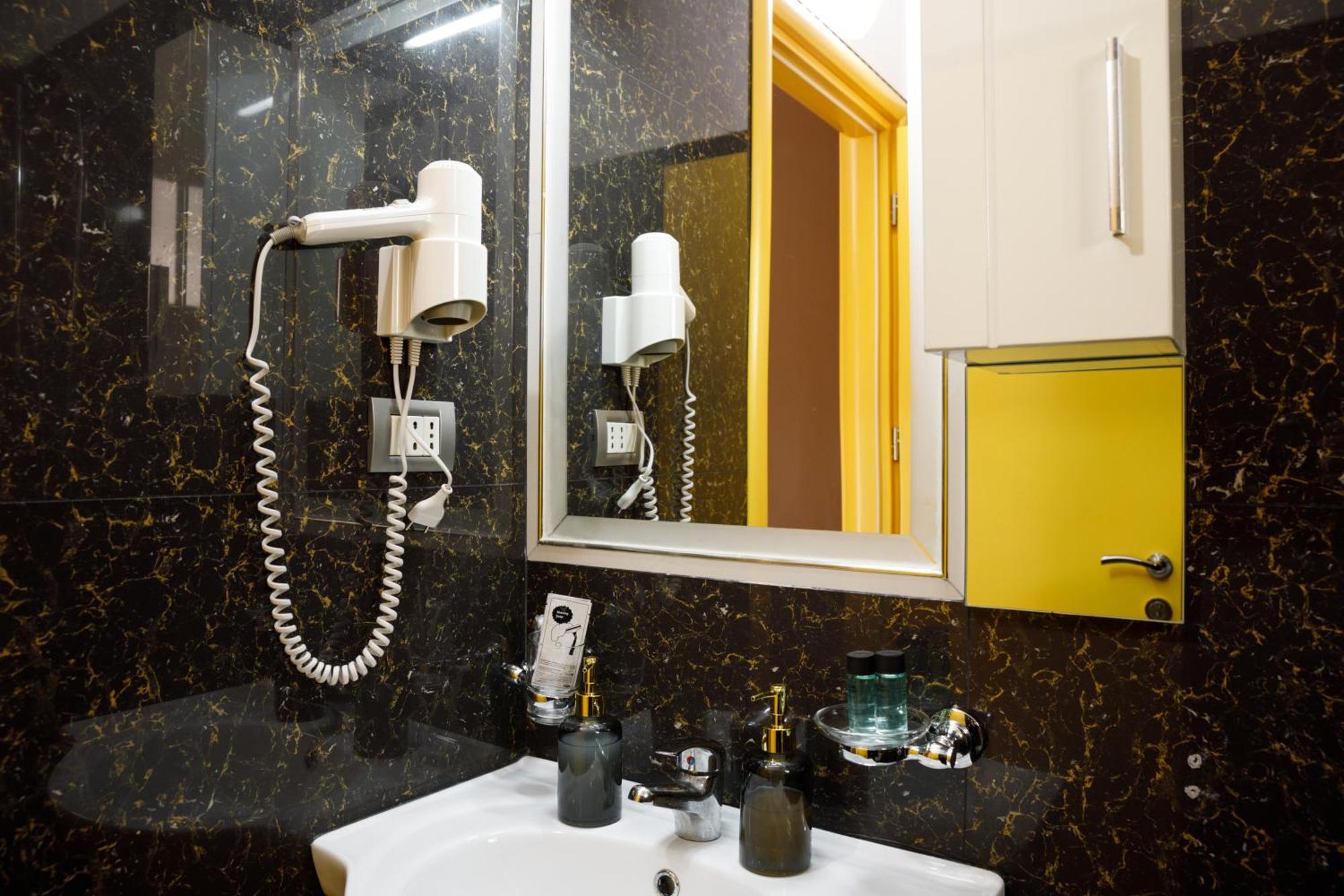 Bora Hotel Гирокастра Экстерьер фото