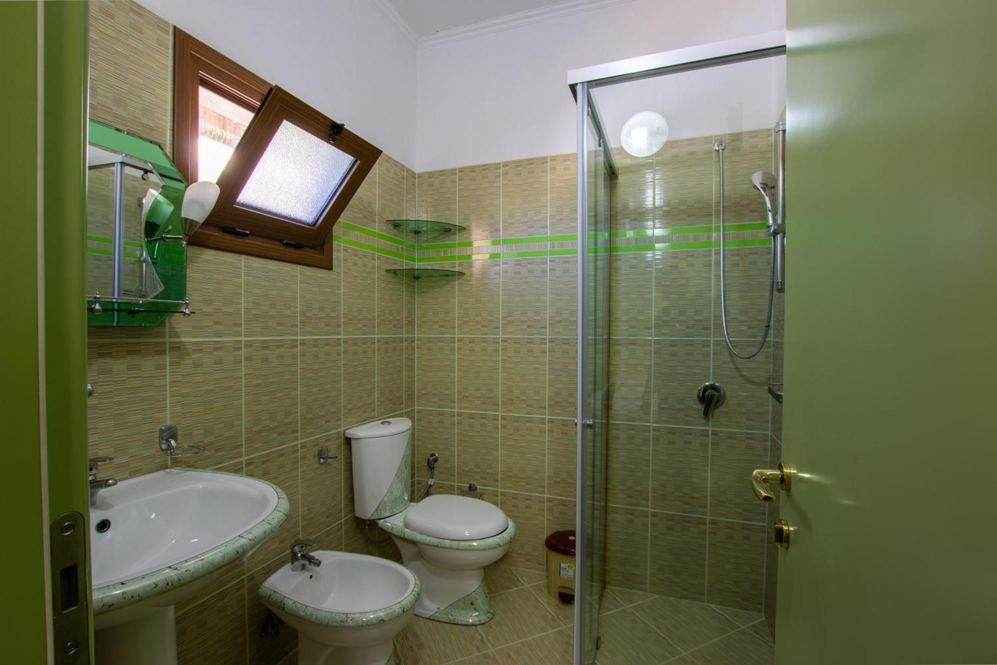 Bora Hotel Гирокастра Экстерьер фото