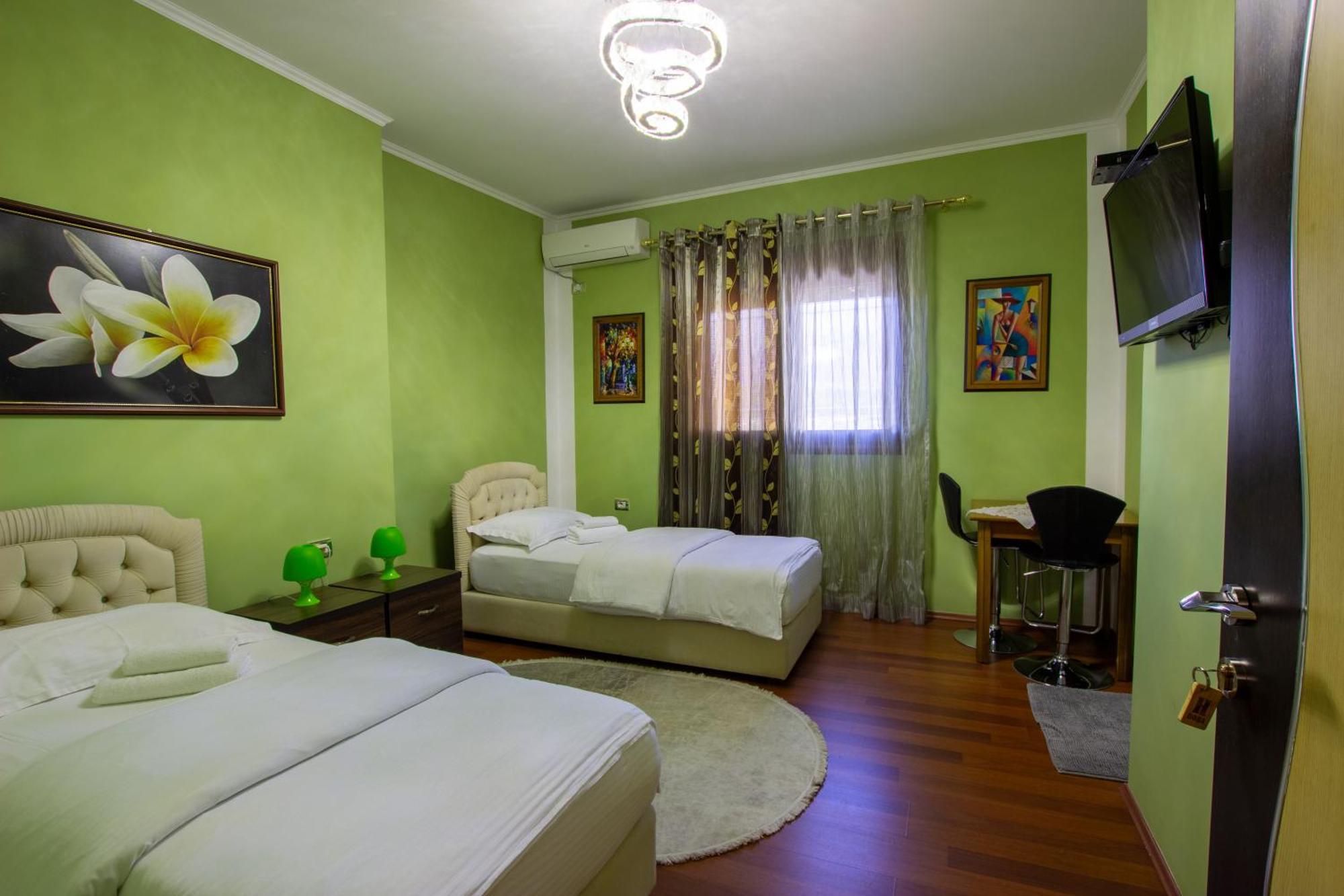 Bora Hotel Гирокастра Экстерьер фото