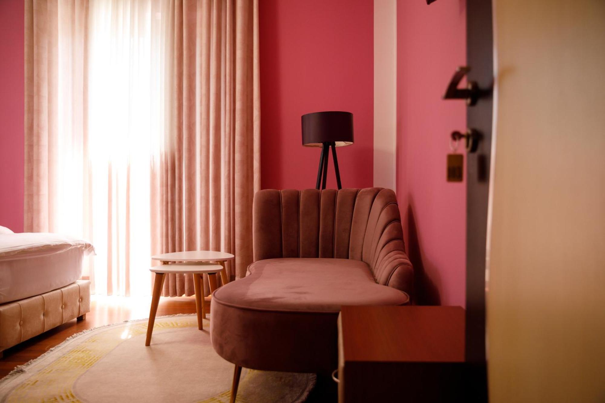 Bora Hotel Гирокастра Экстерьер фото