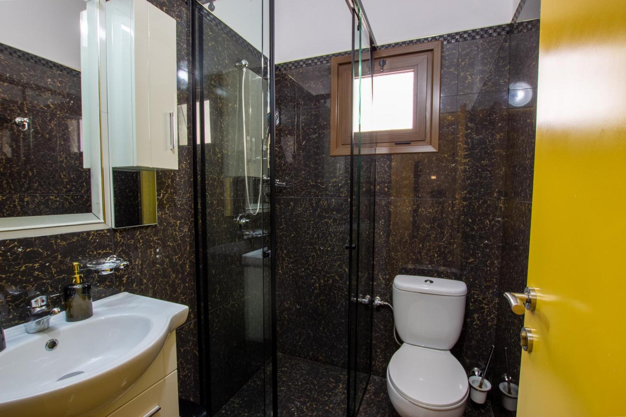 Bora Hotel Гирокастра Экстерьер фото