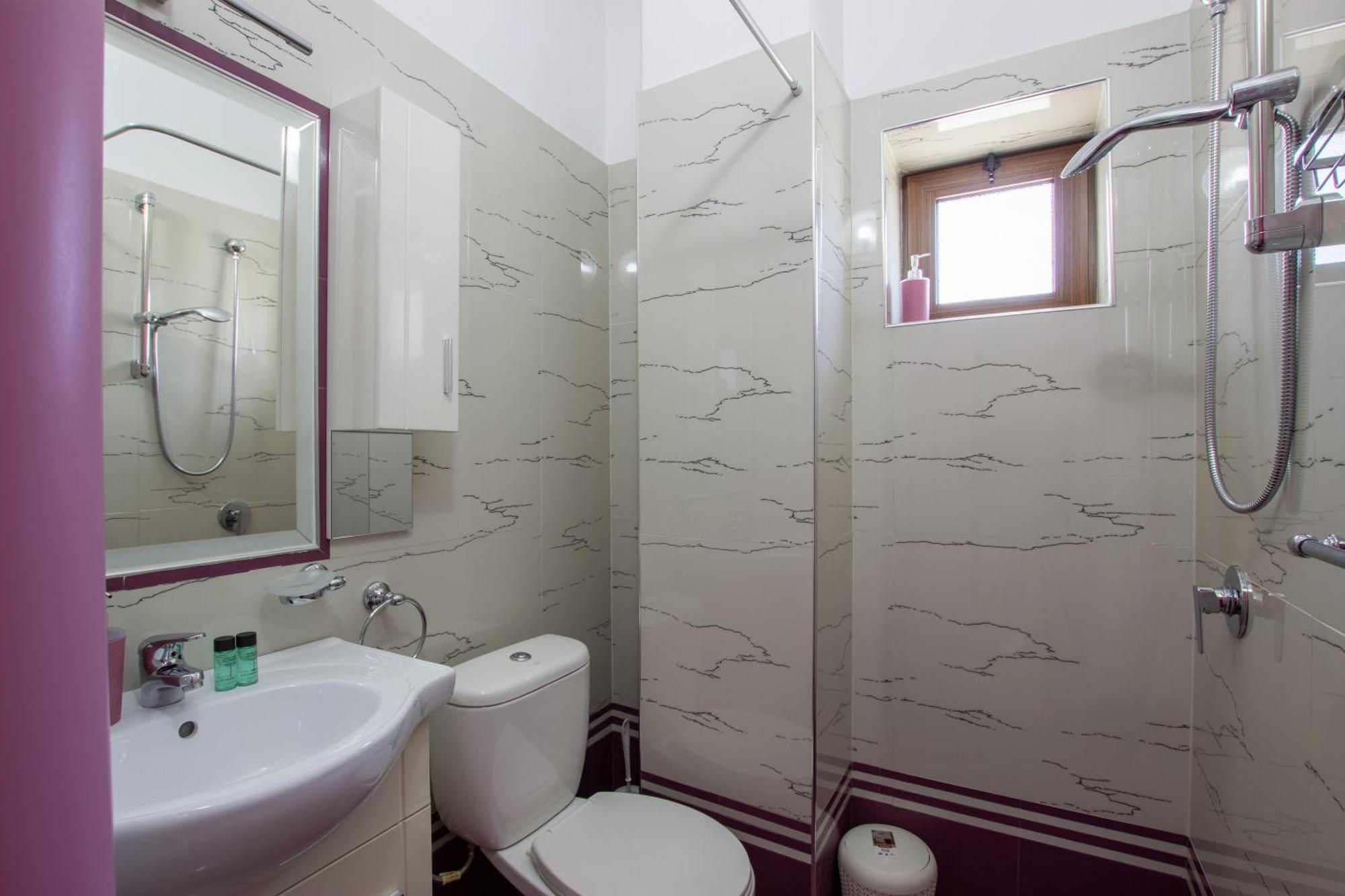 Bora Hotel Гирокастра Экстерьер фото